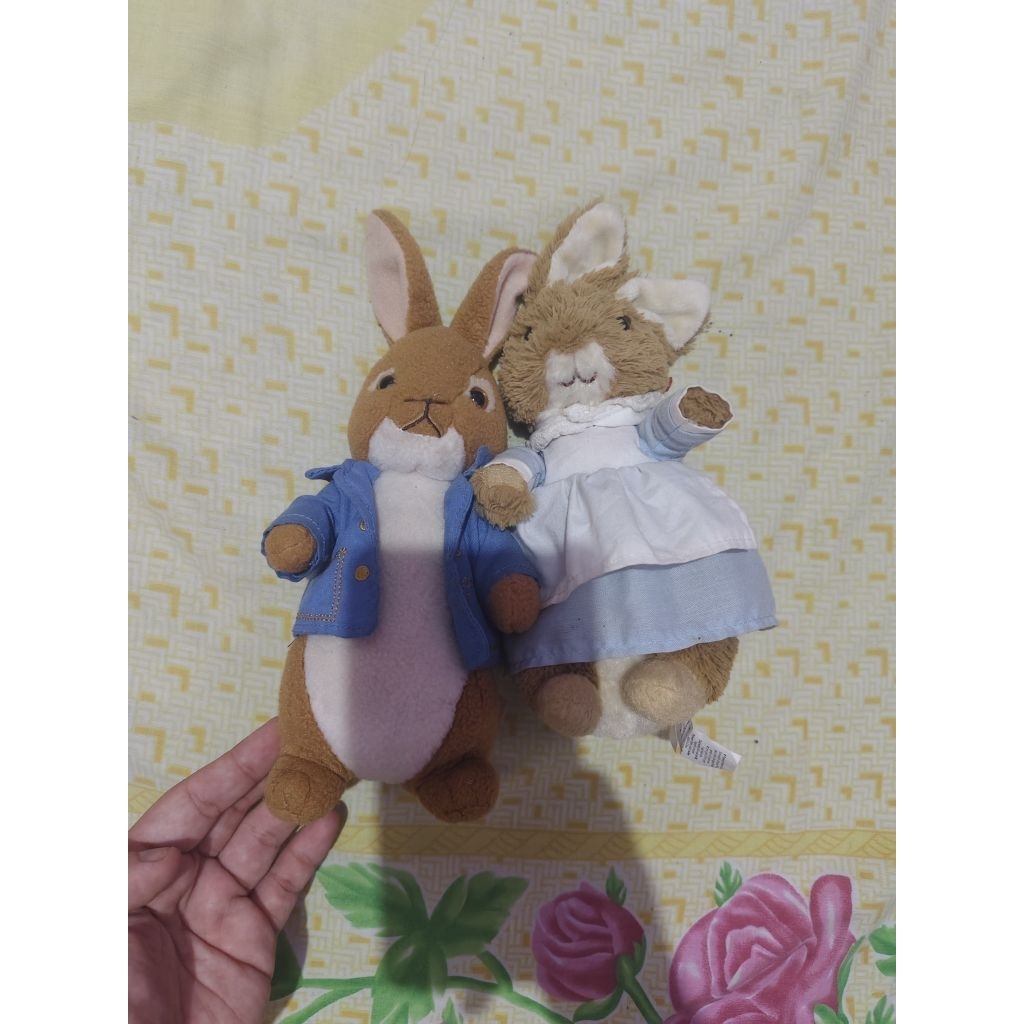 preloved sepasang boneka petter rabbit ori
