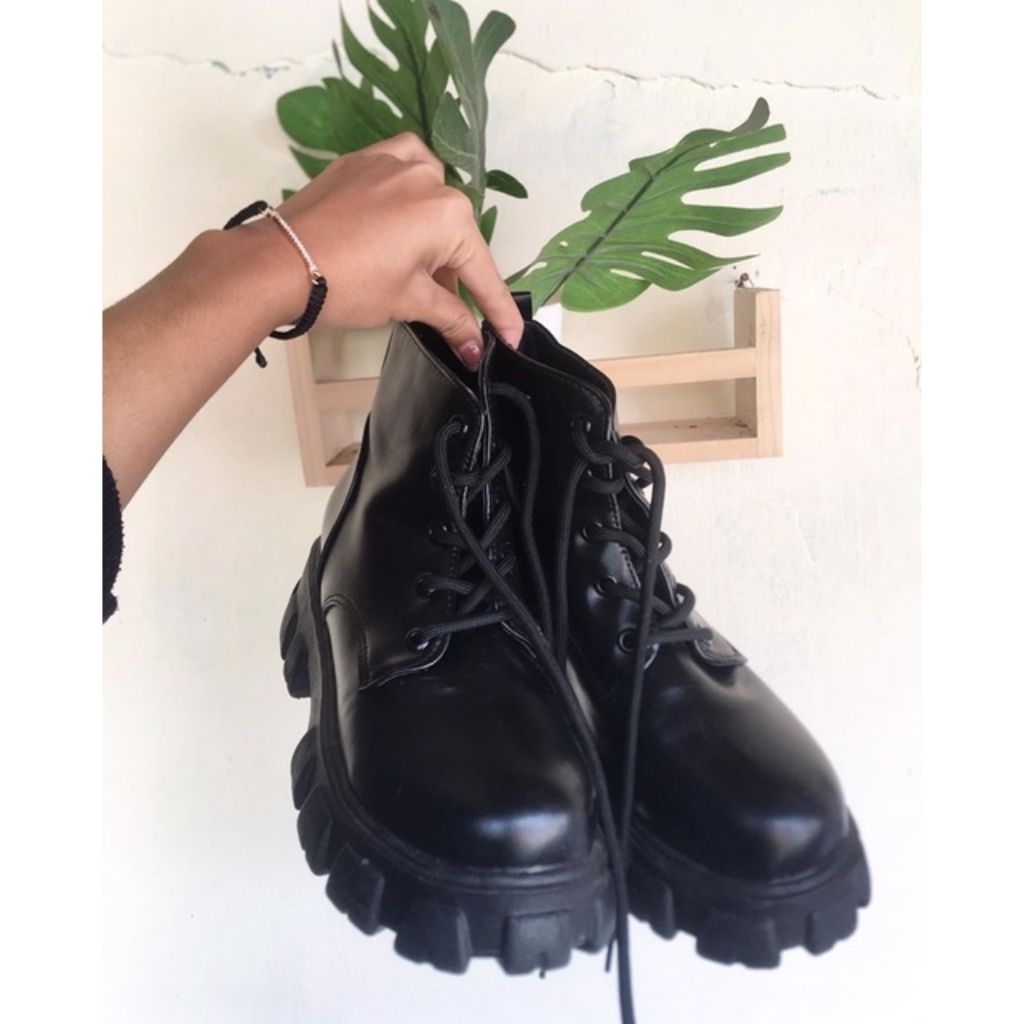 Sepatu Boots PRELOVED