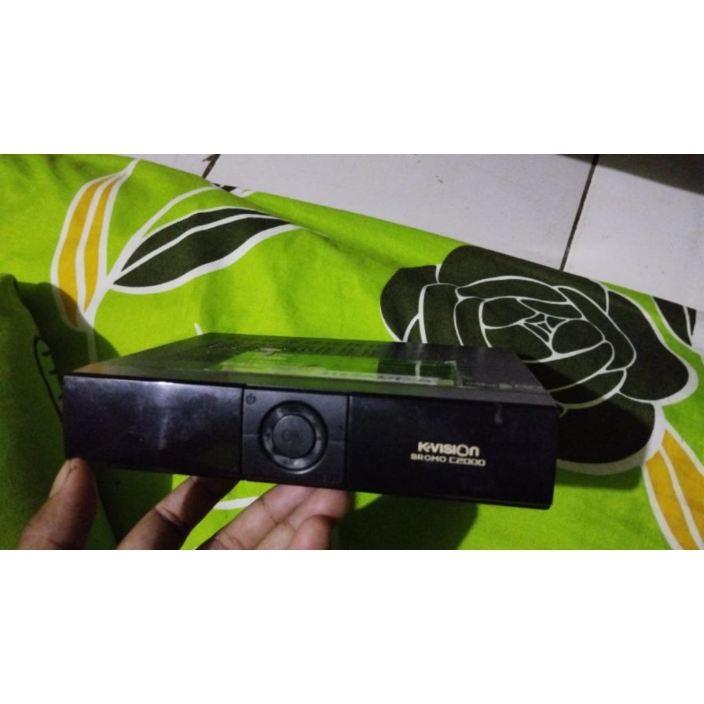 Receiver Kvision Bromo C2000 - Bekas normal ada paket piala dunia