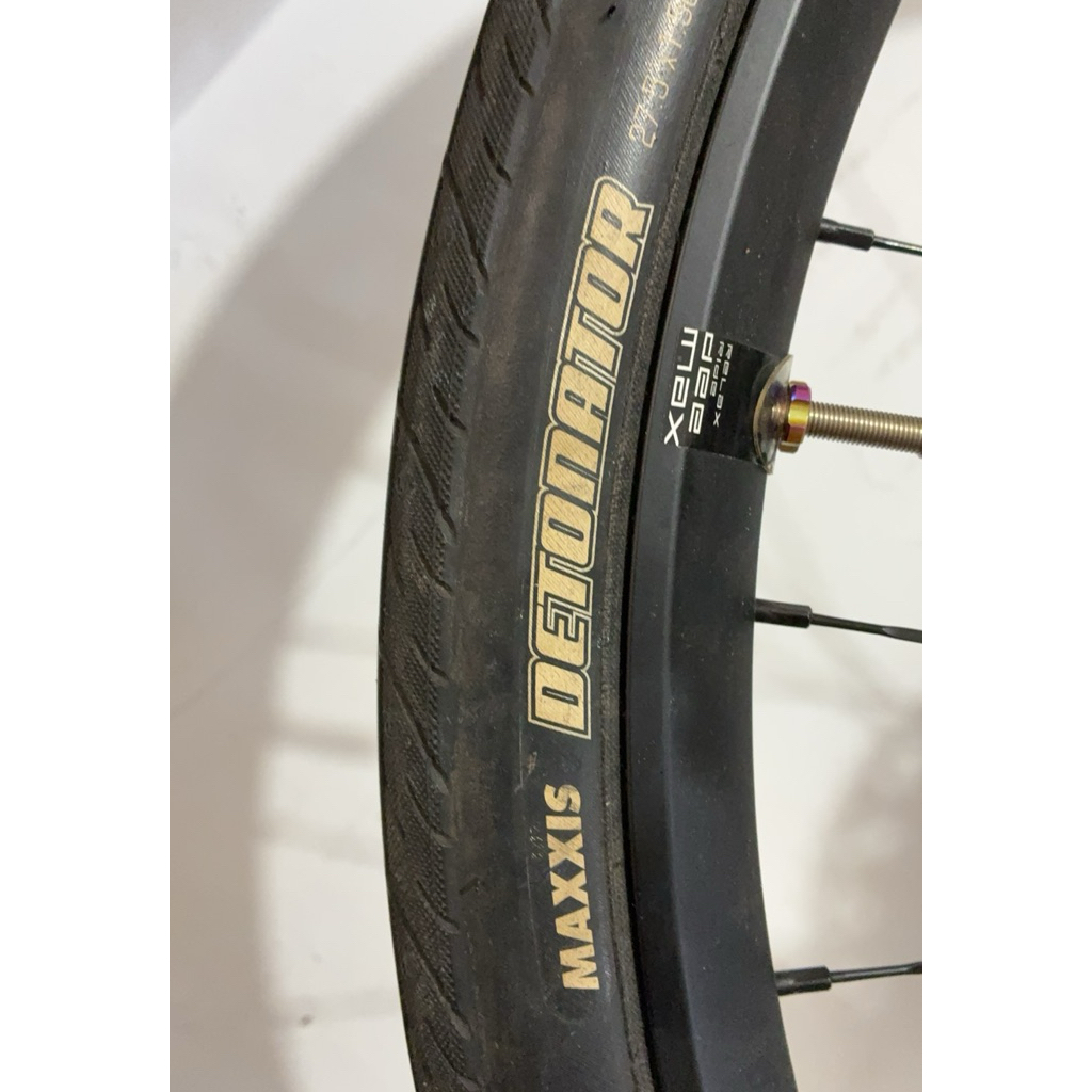 Maxxis Detonator 27.5x1.5