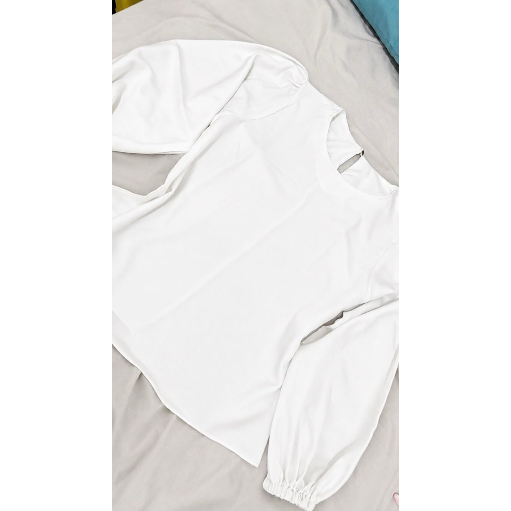blouse satin putih puff sleeve