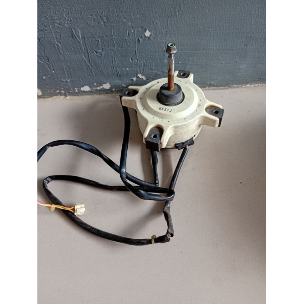 blower outdoor AC Daikin invert