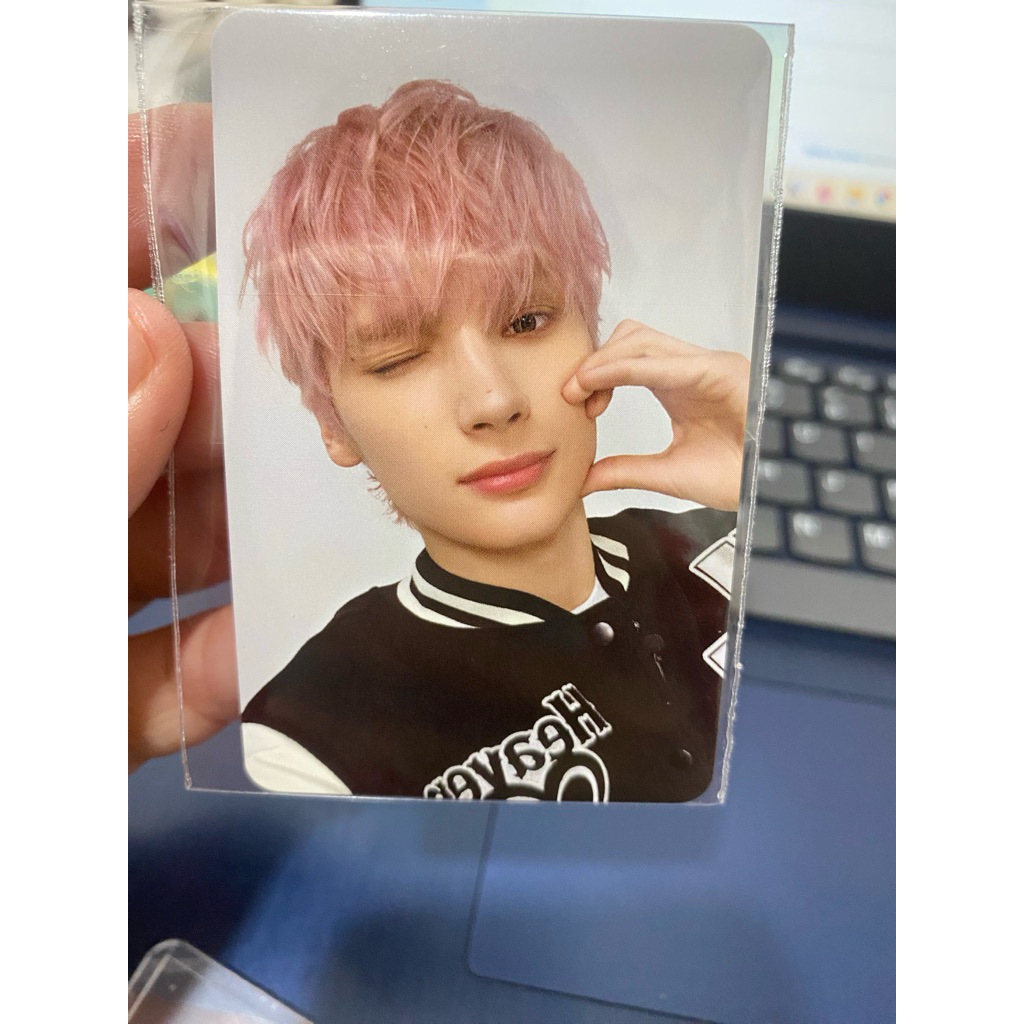 Hueningkai official Photocard