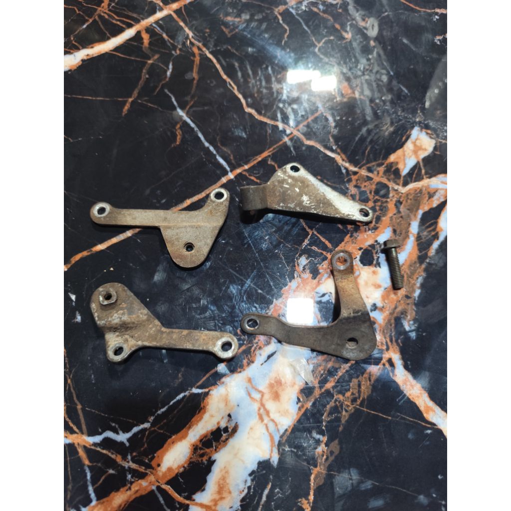 Braket sayap dan bracket Undercowl set Suzuki RK cool original
