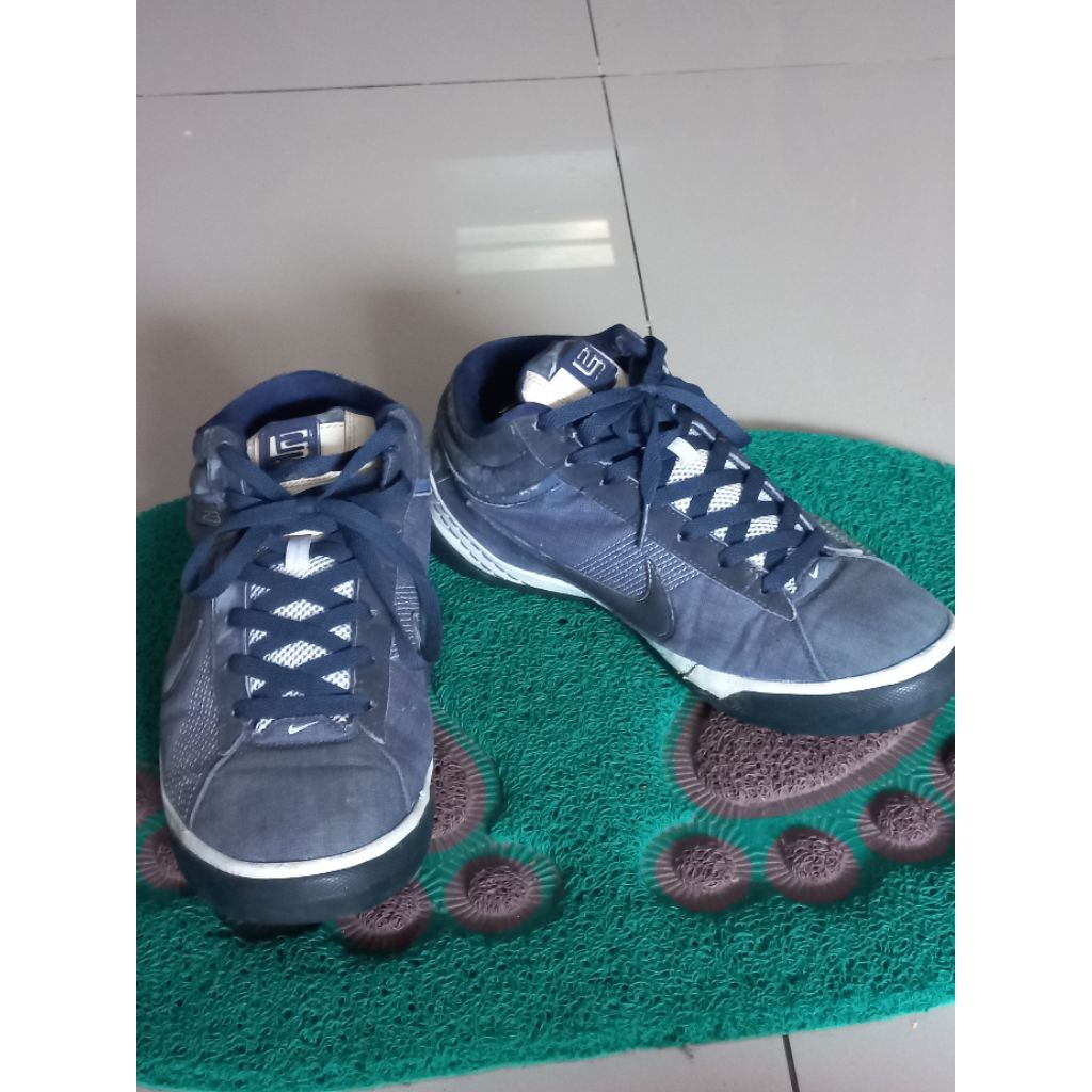 Nike Lebron James size 43 second lawas