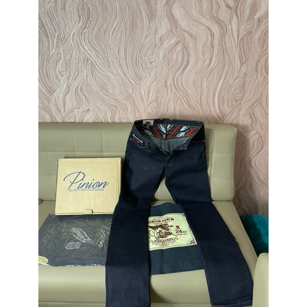 PINION DENIM BLACK DIAMOND 24 oz size 33 slim straight