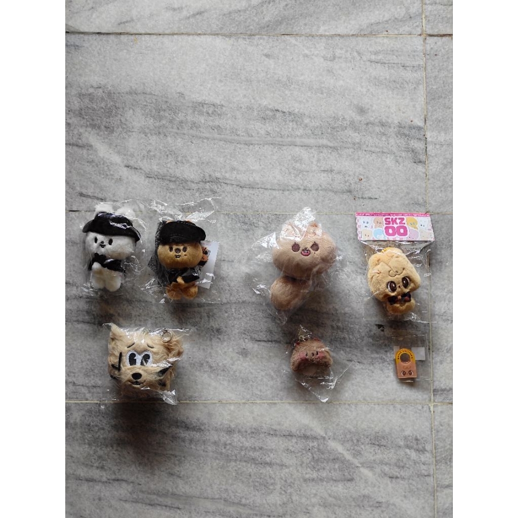 (READY SEALED) OFFICIAL SKZOO HANQUOKKA LEEBIT 10CM MAGNET PLUSH SUPERBOWL UHSEUY