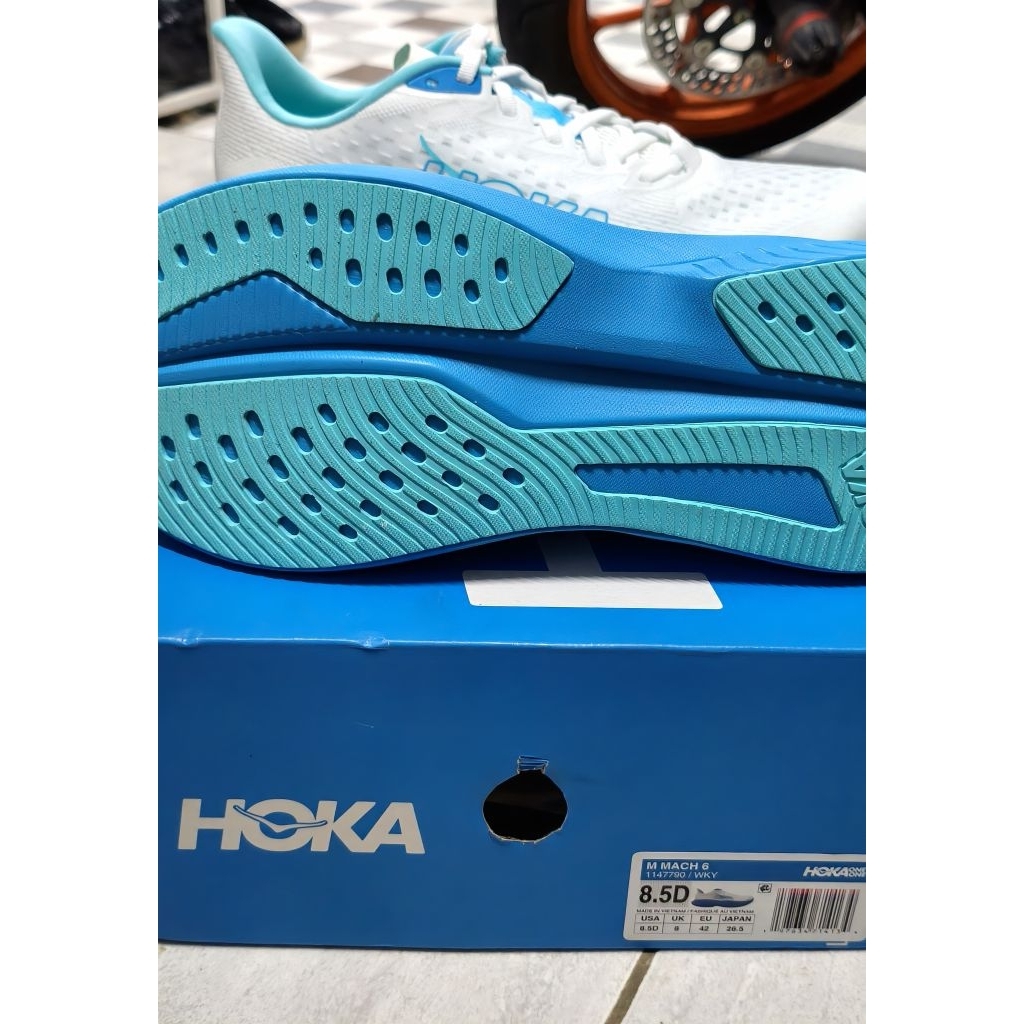 Hoka Mach 6