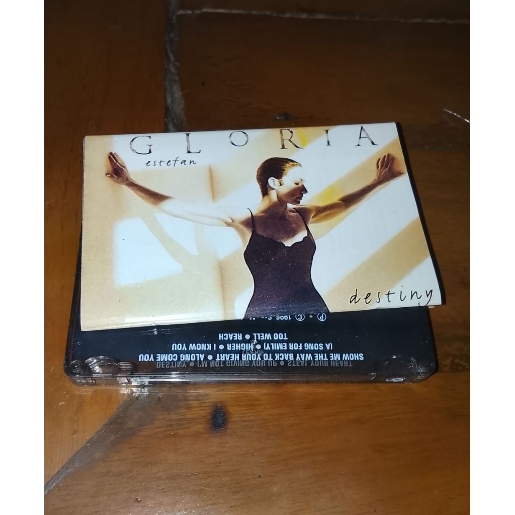 Kaset pita Gloria Estefan