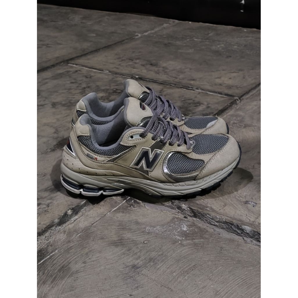 NB 2002r Light Grey 40 Original