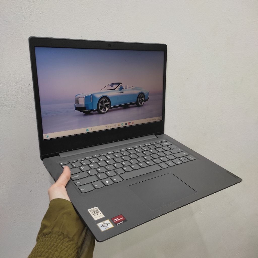 LENOVO V14-ADA AMD ATHLON GOLD 3150U RAM 4 GB SSD 512 GB