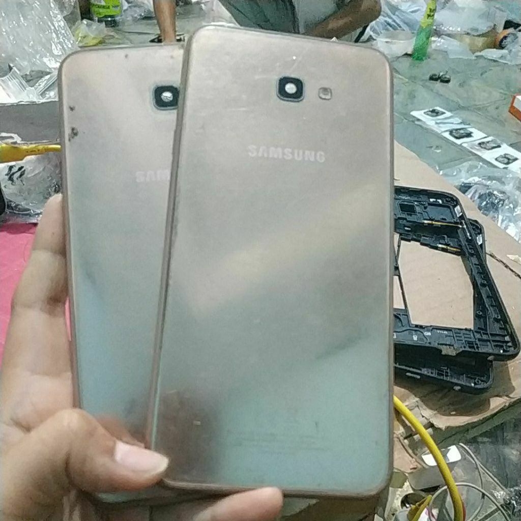 Backdoor Bekas Samsung Galaxy J4 Plus J415f Ada Bagian Yang Pecah Seperti difoto