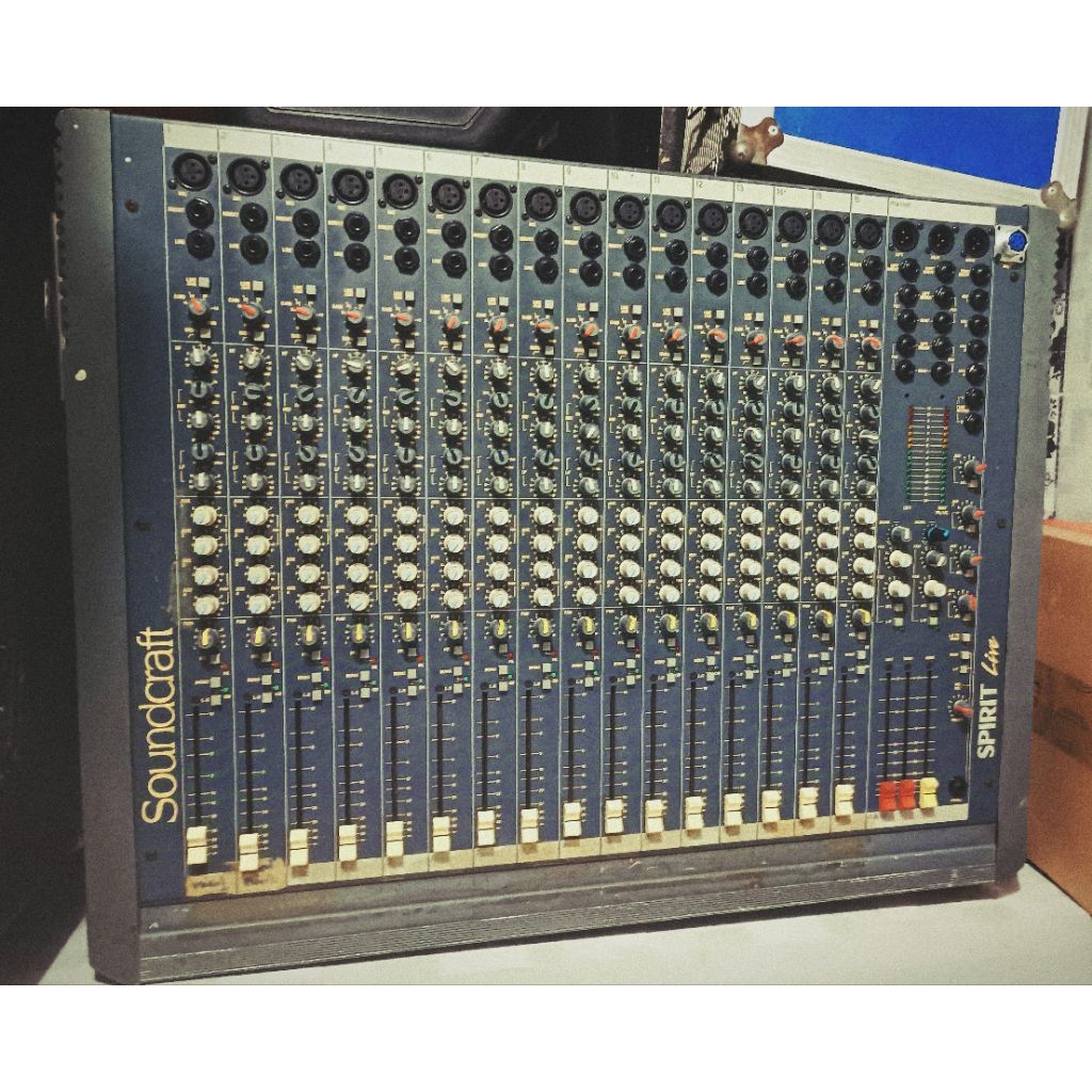 MIXER SOUNDCRAFT SPIRIT LIVE16 England