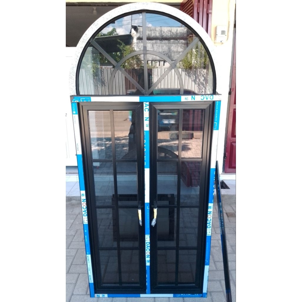 jendela lengkung aluminium