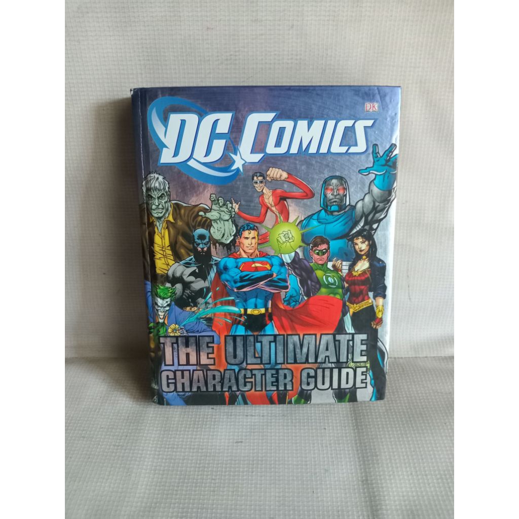 DC COMICS THE ULTIMATE CHARACTER GUIDE
