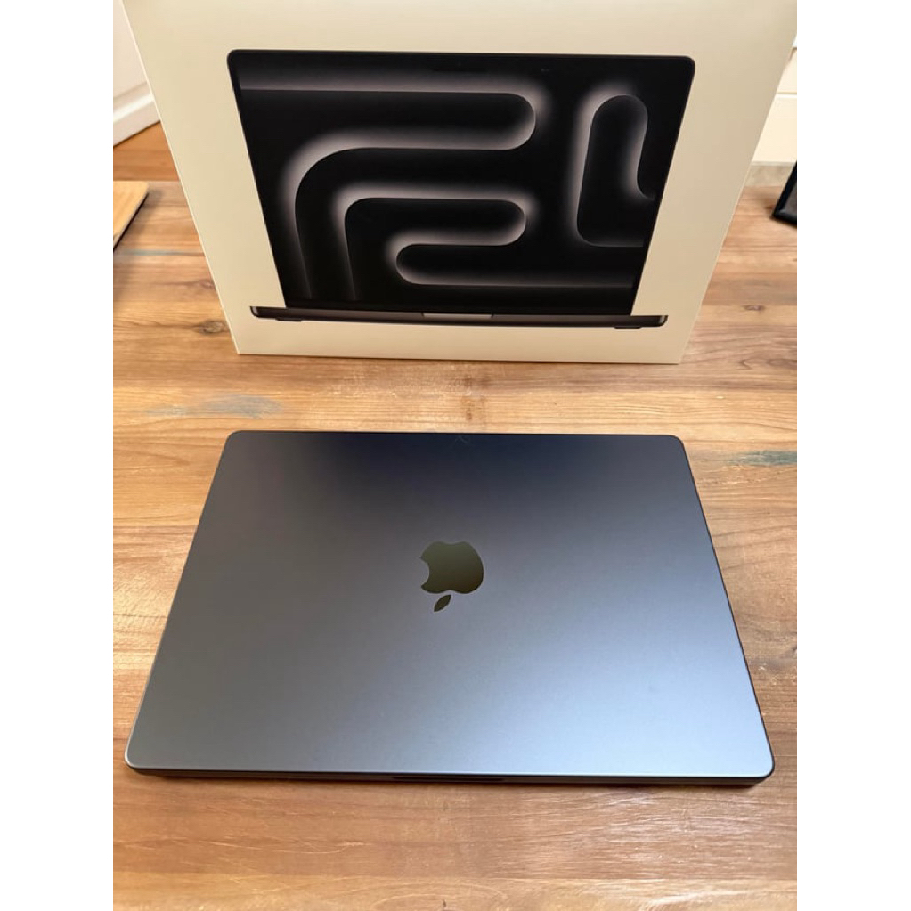Macbook Pro 14” M5 1TB (Space Black) - Like New - Bekas