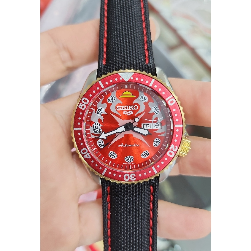Jam Tangan Pria SEIKO 5 Sports SRPF62K1 x ONE PIECE "Monkey D Luffy" Red Canvas Special Edition | Au