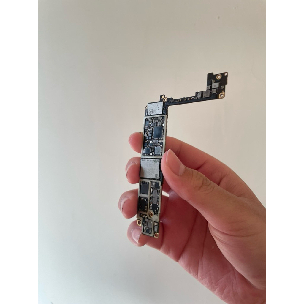 motherboard iPhone se 2020 / 2 matot iCloud kosong