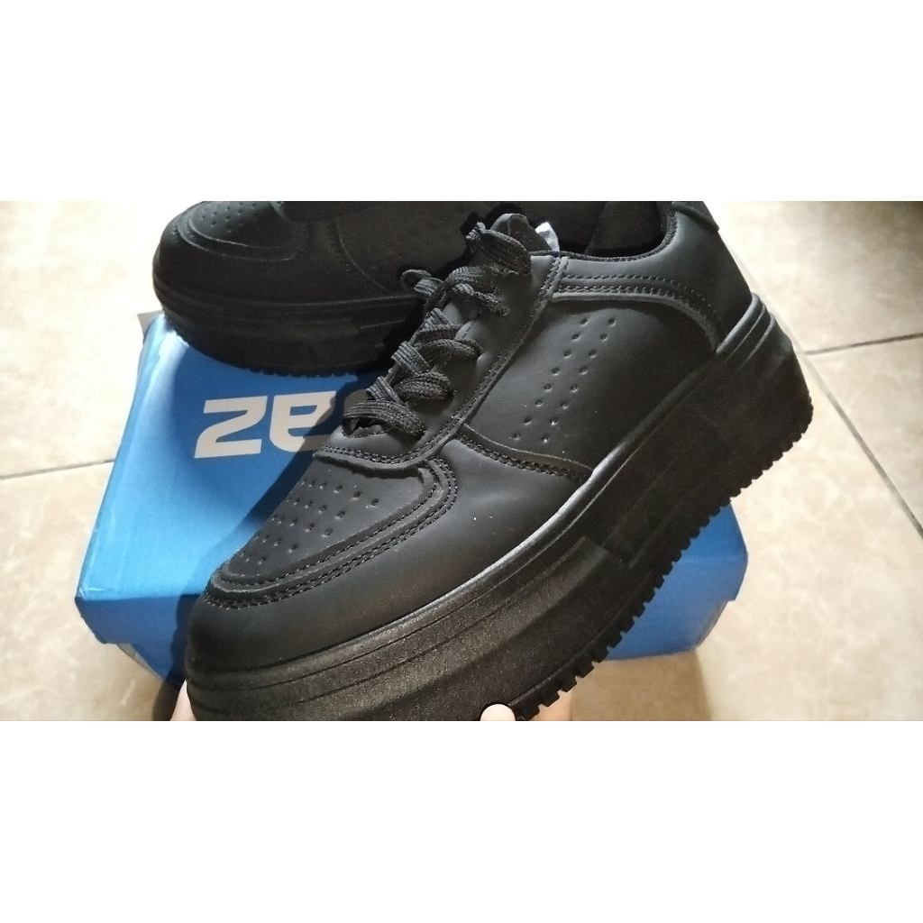ZEODDA sepatu sneakers kara black new