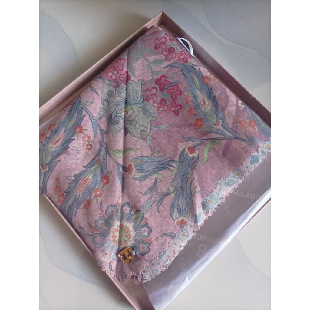 Buttonscarves