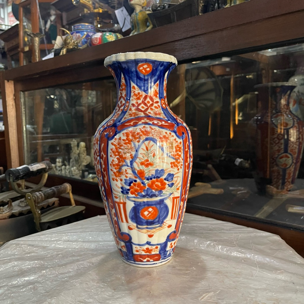 Vas Porselen Baluster Jepang Imari Lukis Tangan