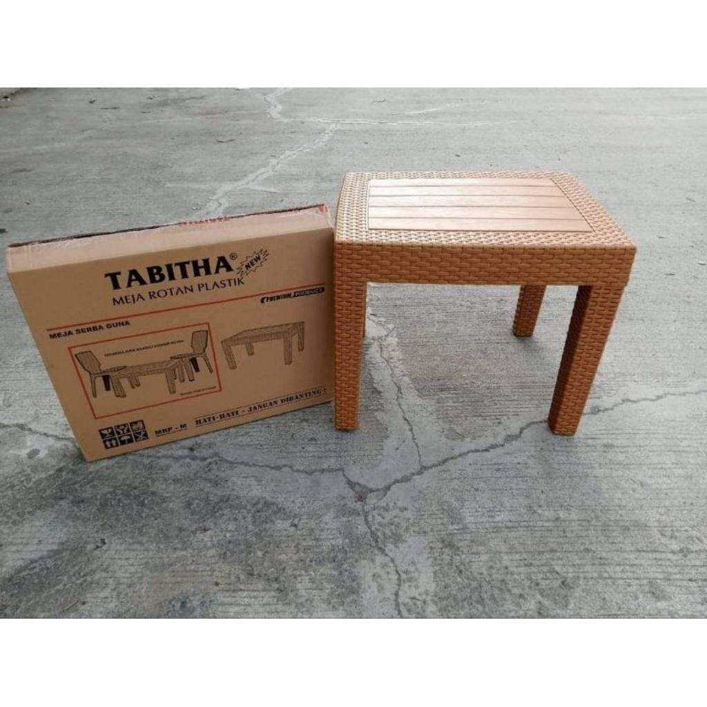 Meja Plastik Rotan Tabitha