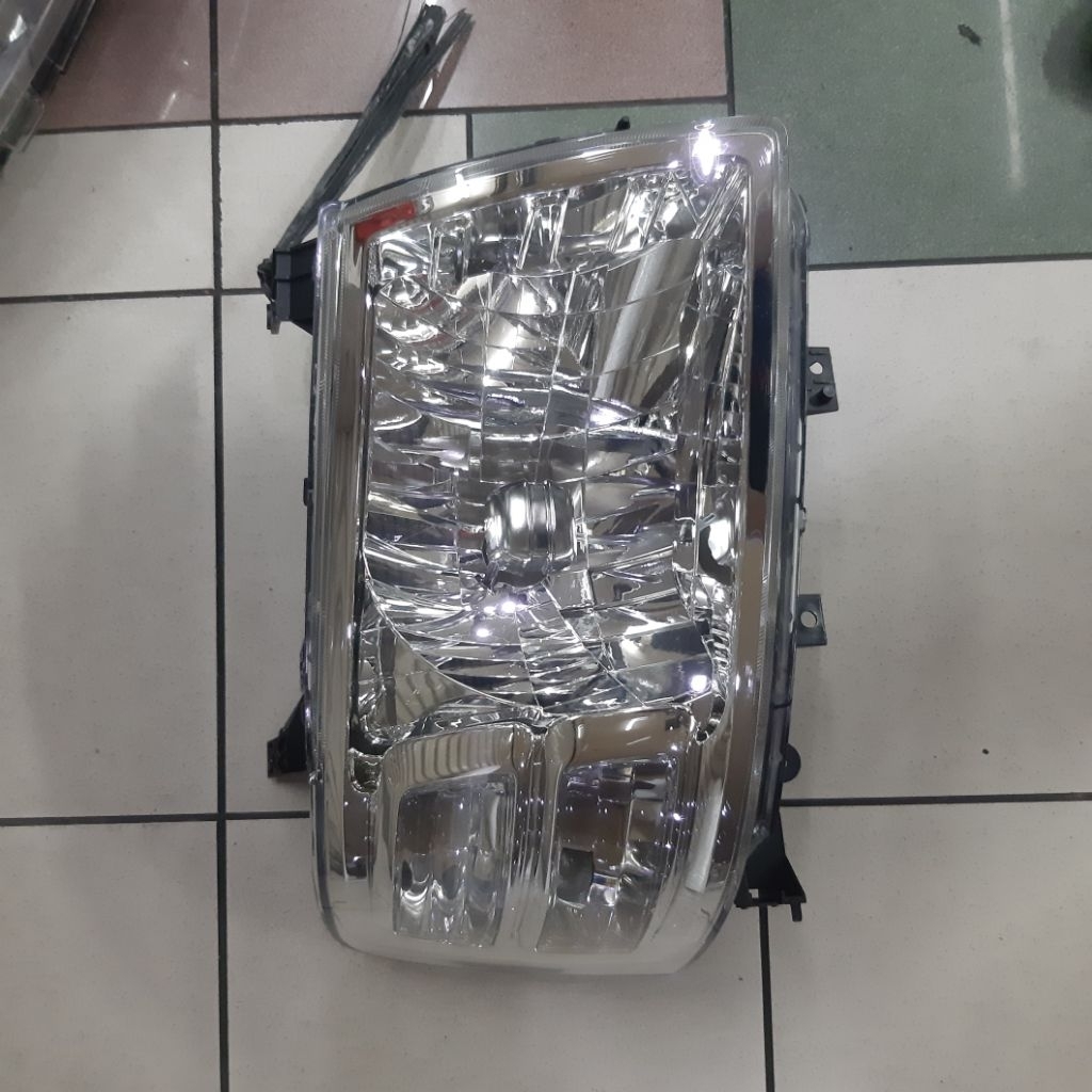 lampu depan Ford Everest