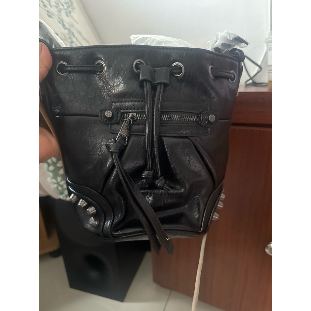 Bvally black crossbody
