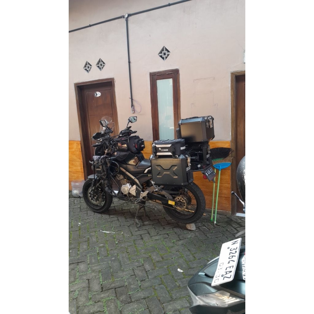 Side Box badak hitam adventure 27 Liter