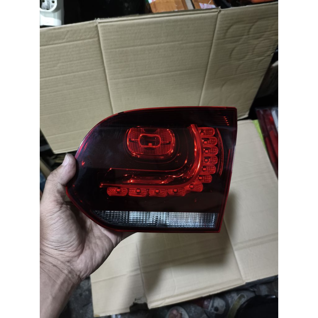 lampu reflaktor bagasi vw golf mk6 LED kanan ori