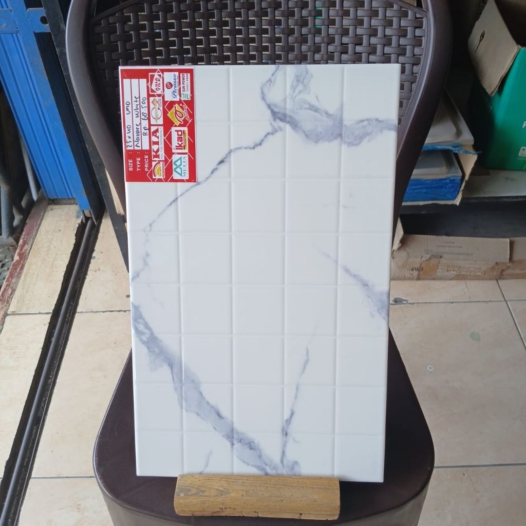 Kramik dinding 25x40