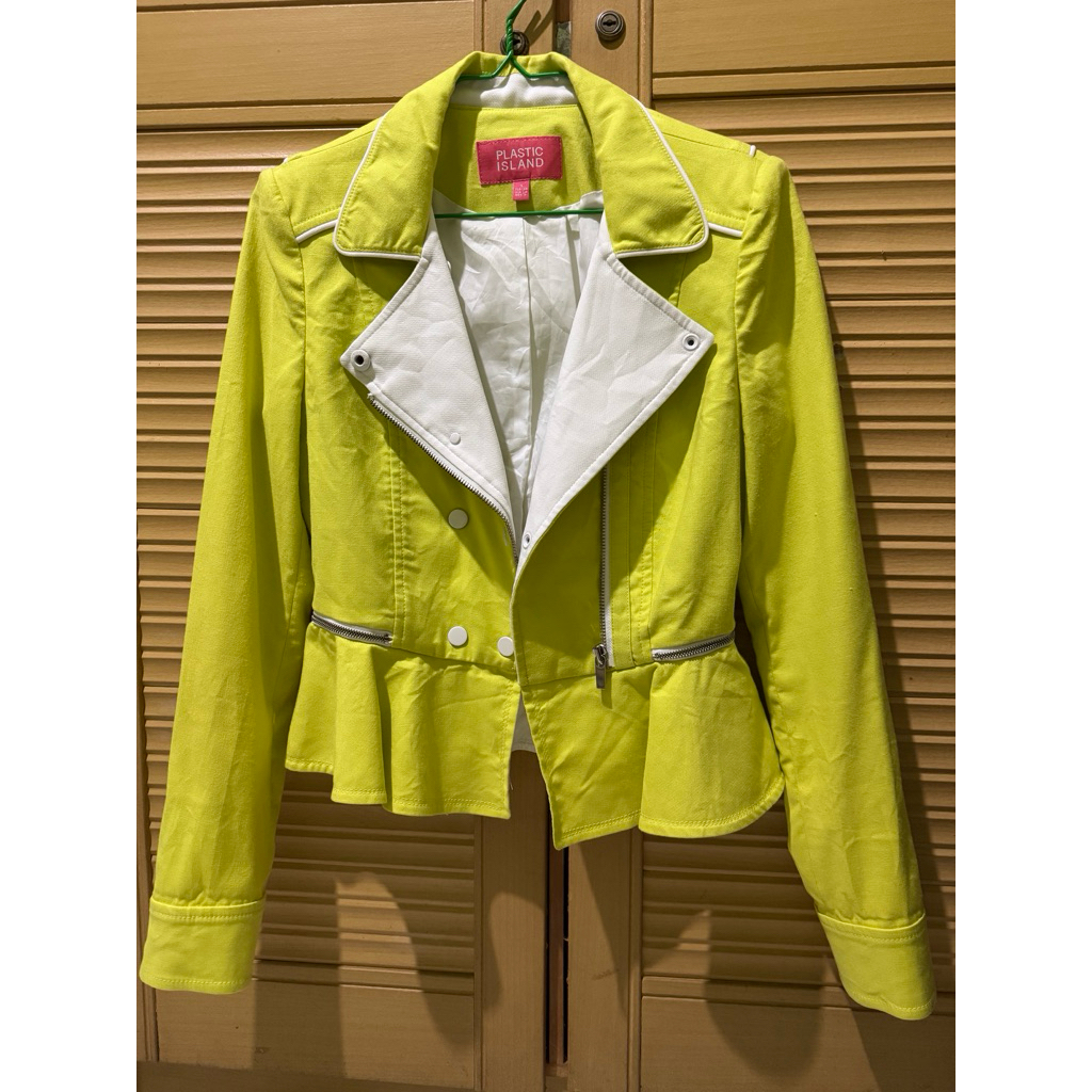 Blazer Crop Plastic Island