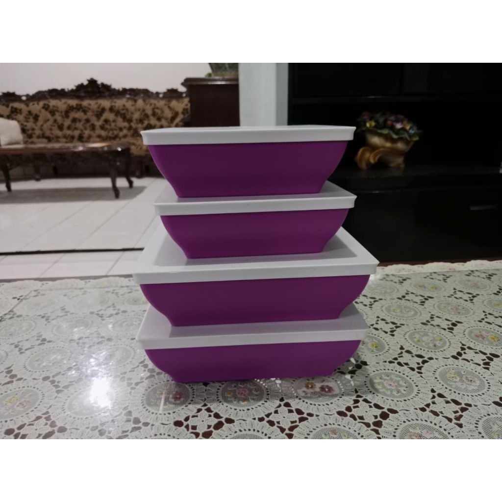 PRELOVED Tupperware Purple Ichigo Set
