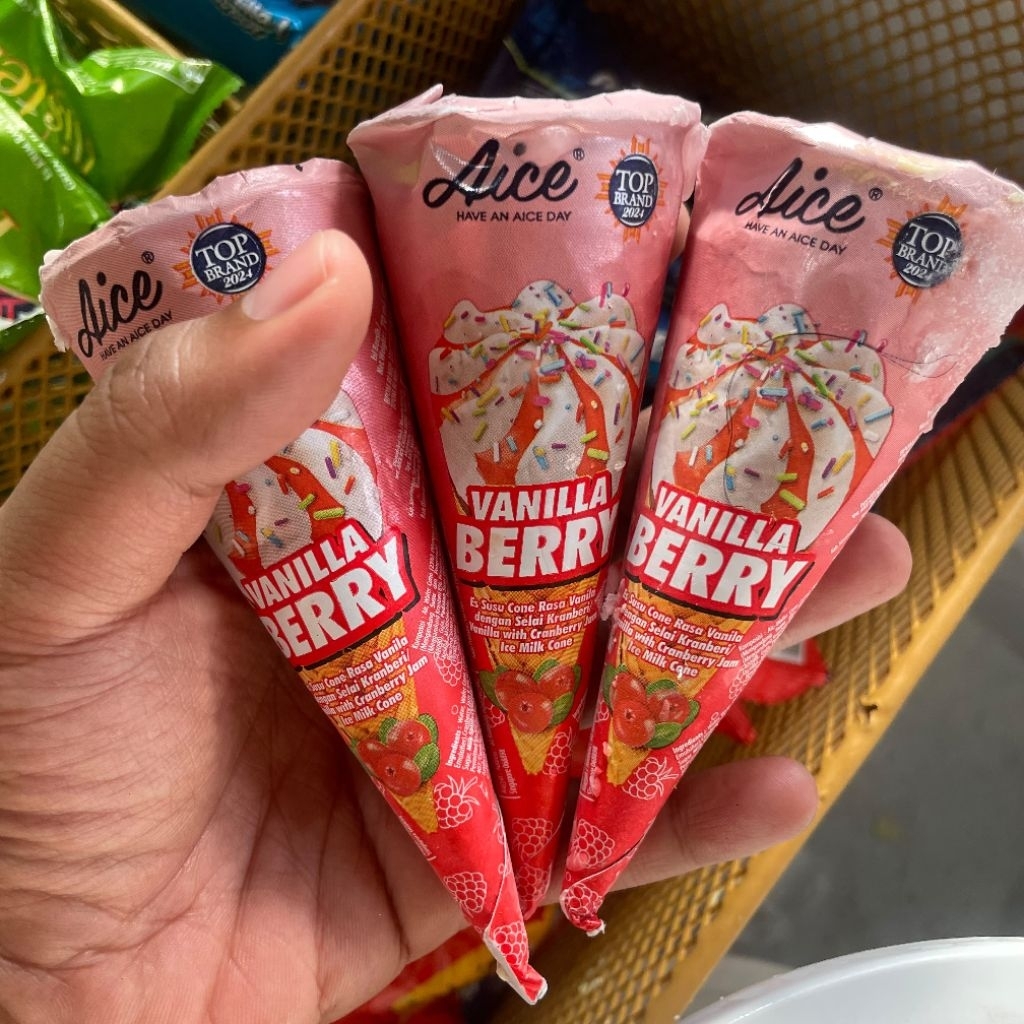 Aice Ice Cream Cone (Vanilla Berry)