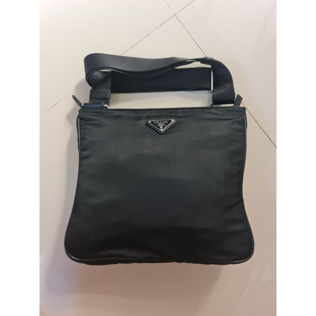 245. Prada Tessuto Triangle Nylon Crossbody Messenger Bag Black Men Pria Preloved Nylon Polyster Siz