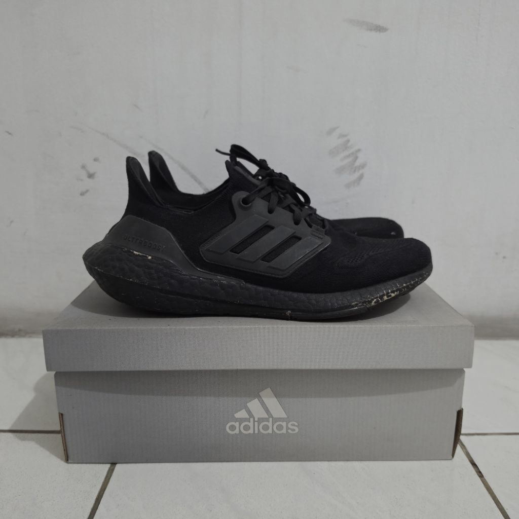 Adidas Ultraboost 22 Sepatu Pria/Men [Second/Pre-loved]