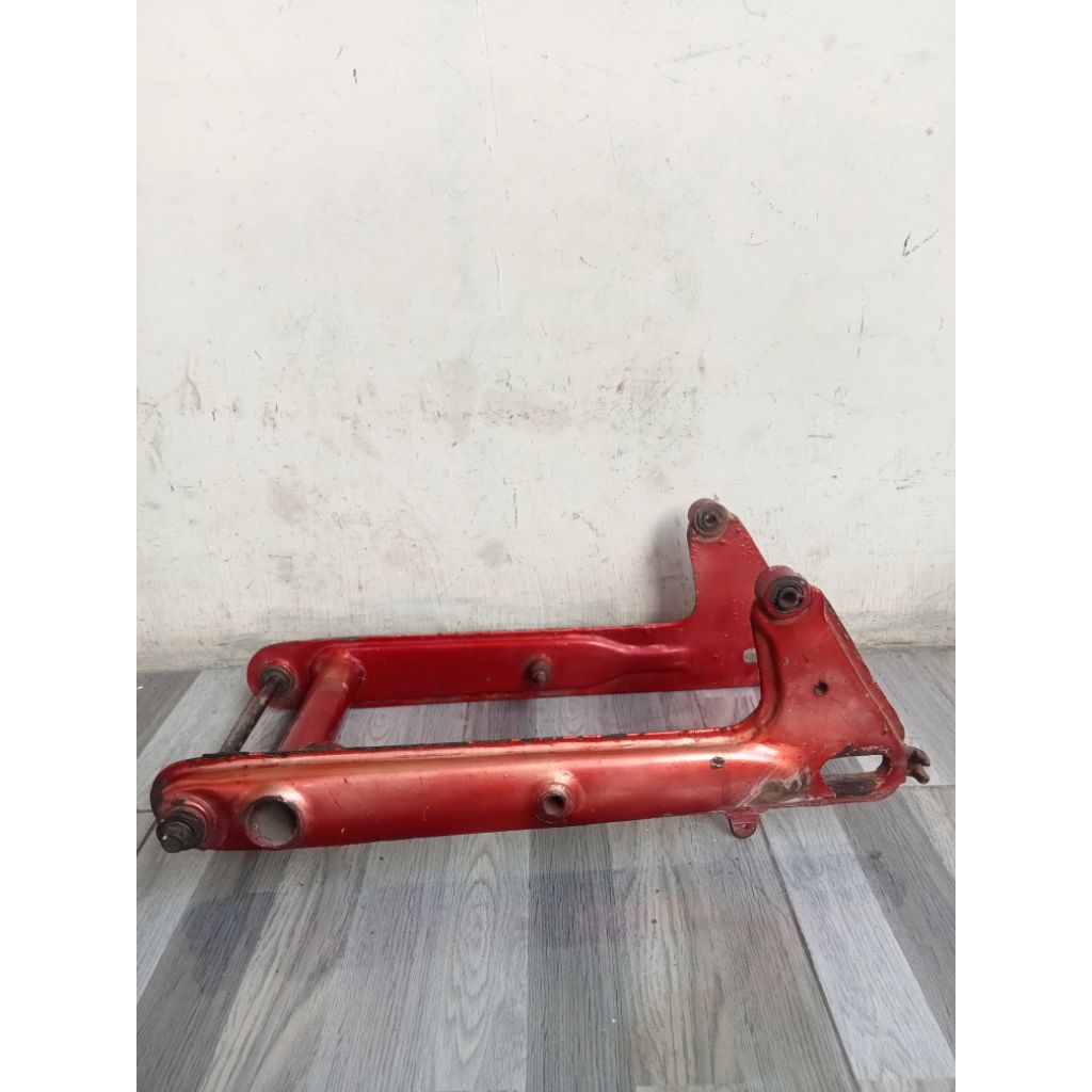 swing arm Yamaha L2G , super original second