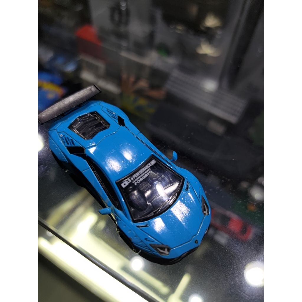 MiniGT 57 Lambo Aventador Blue