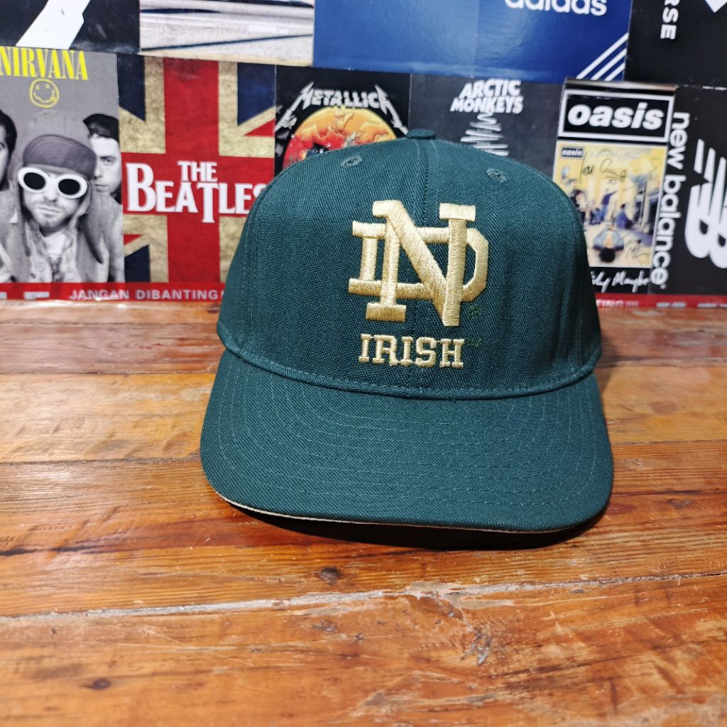 TOPI SNAPBACK VINTAGE TEAM NFL NOTRE DAME IRISH