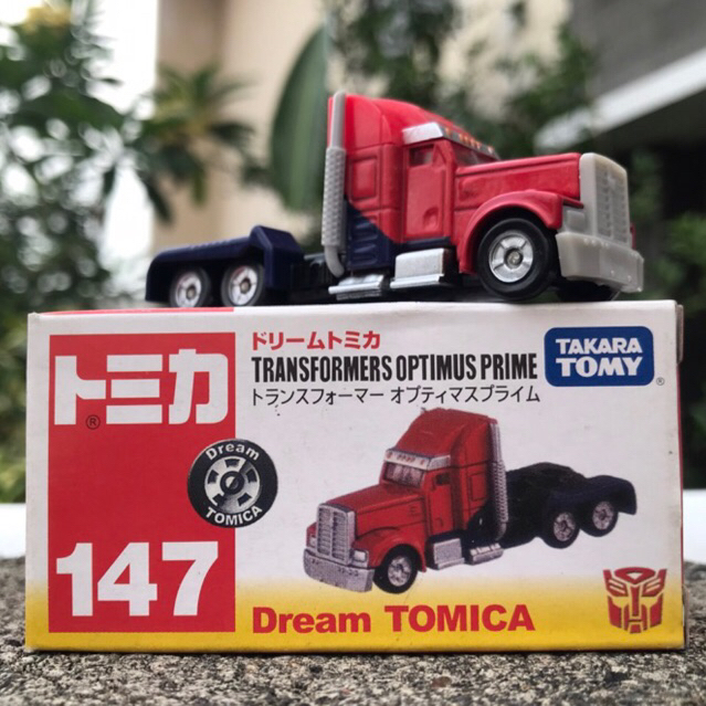 TRANSFORMERS DIECAST OPTIMUS PRIME CAR TAKARA TOMY TOMICA
