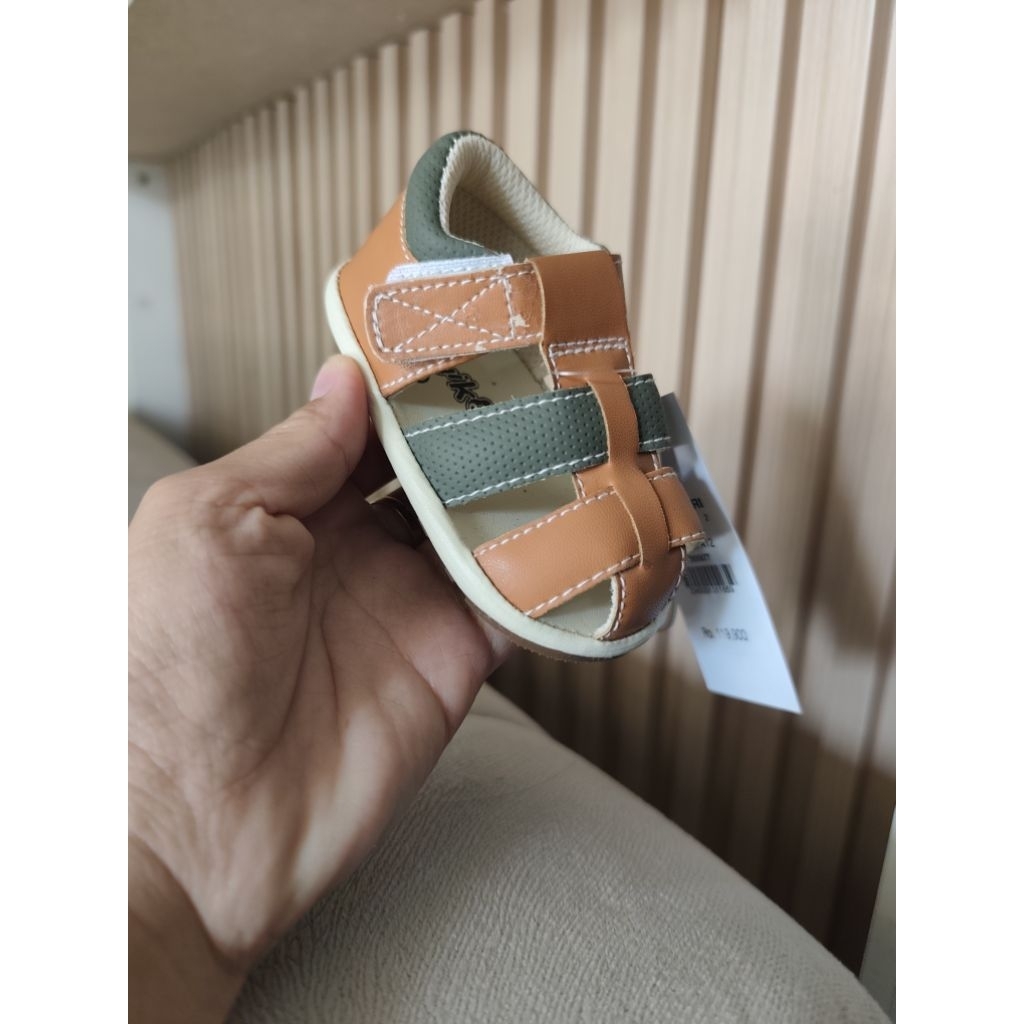 sandal sepatu pipiniko