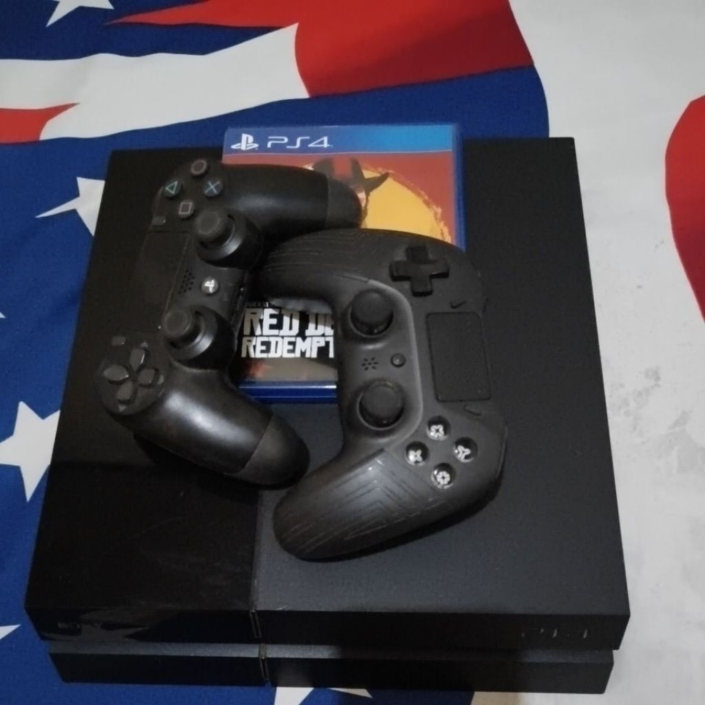 PS4 ORI 500GB SECOND + 2 STICK(1 ORI MESIN+1 REXUS GX 300 HALL EFFECT) + KASET RDR2 SECOND