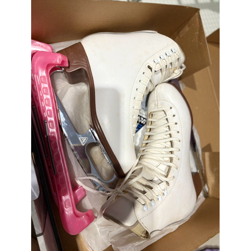 WTS jackson iceskating shoes