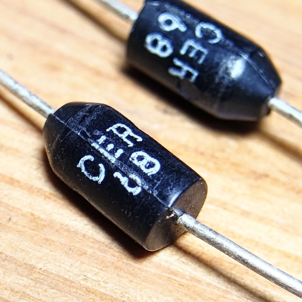 DIODE CER 68 100V 1A Millitary Silicon Jadul  bukan germanium