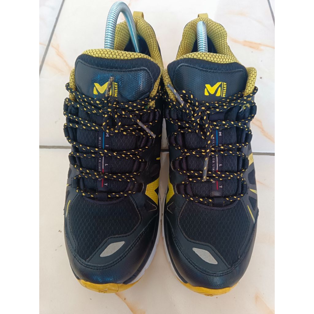 sepatu outdoor preloved millet