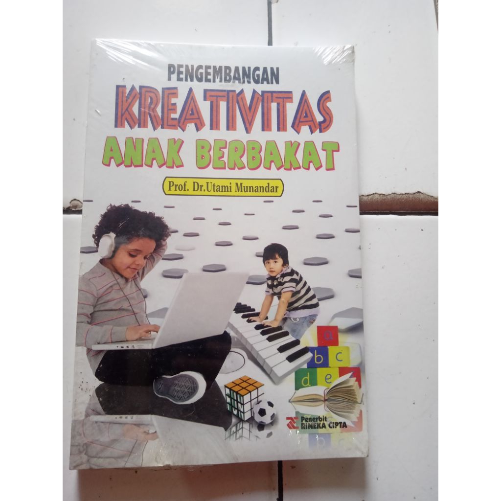 PENGEMBANGAN KREATIVITAS ANAK BERBAKAT Prof. Utami Munandar original