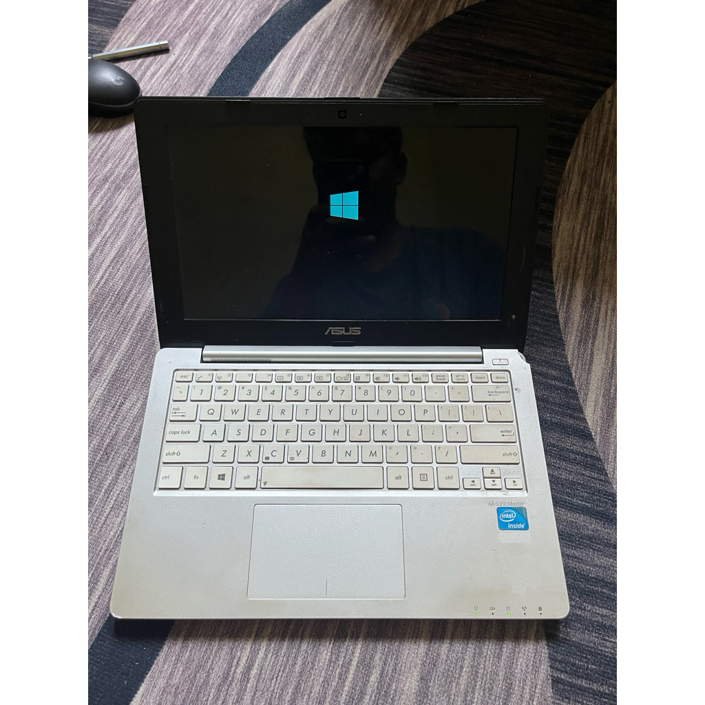Notebook Asus E201X Celeron 847 Ram 4GB Ssd 500GB VGA Intel Inside Graphich Bergaransi