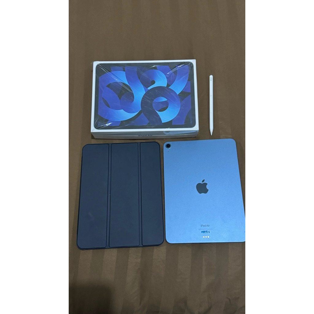 Ipad Air 5 64 GB with Apple Pencil Gen 2, IBOX, Preloved like new