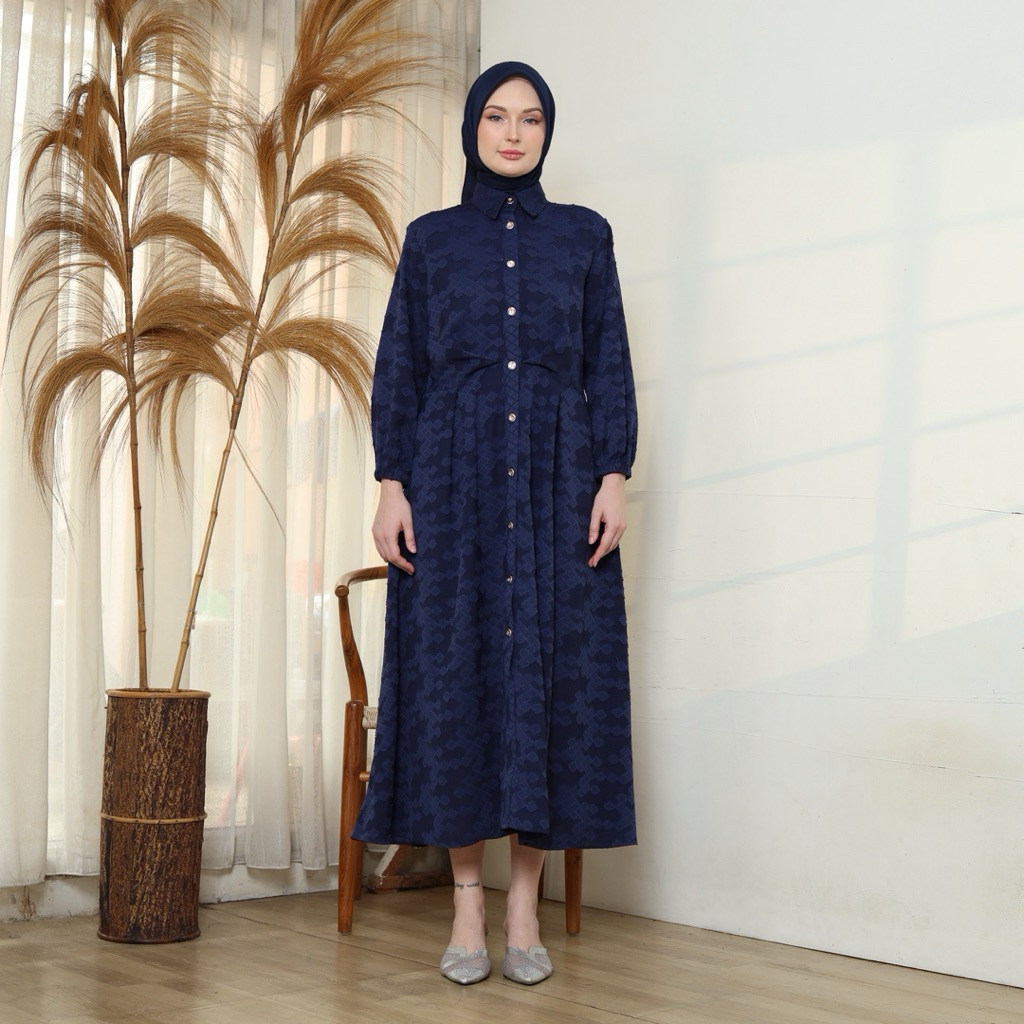 DELUMI MIDI DRESS IN NAVY BLUE