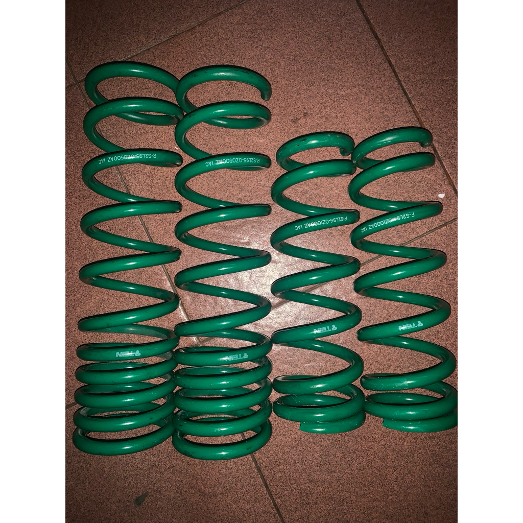 loweringkit per Tein S-Tech toyota fortuner